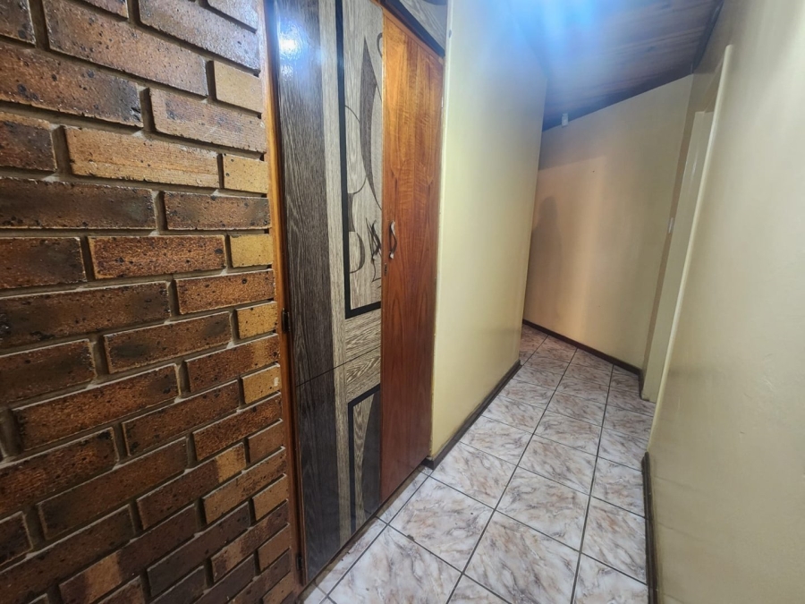 4 Bedroom Property for Sale in Pellissier Free State